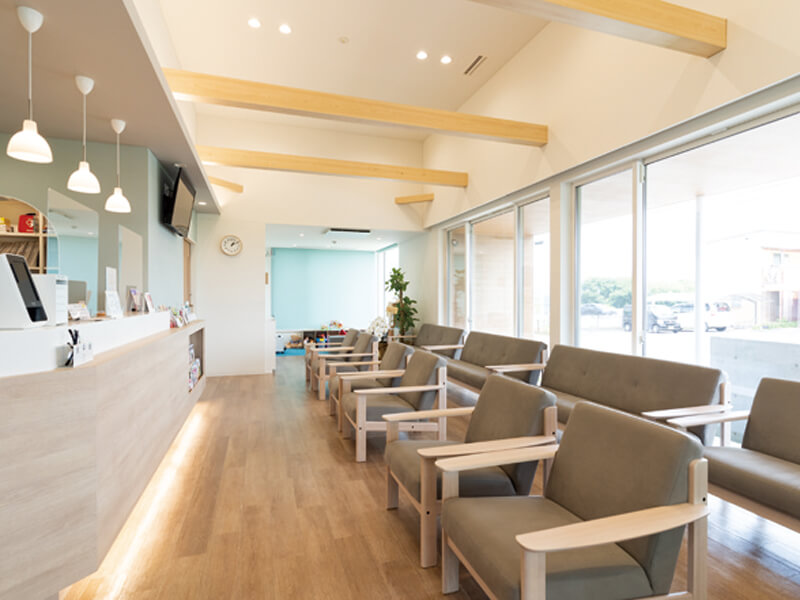 リラックスして治療に臨める 広い個室の診察室で子どもの通院も安心