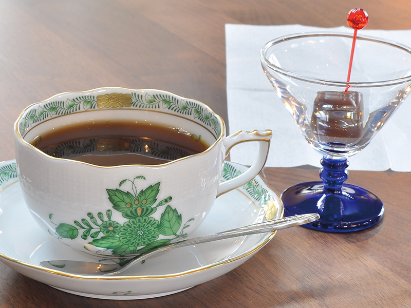 絵画の中に入り込んだような素敵な空間で金曜にのみOPENする癒しのカフェ