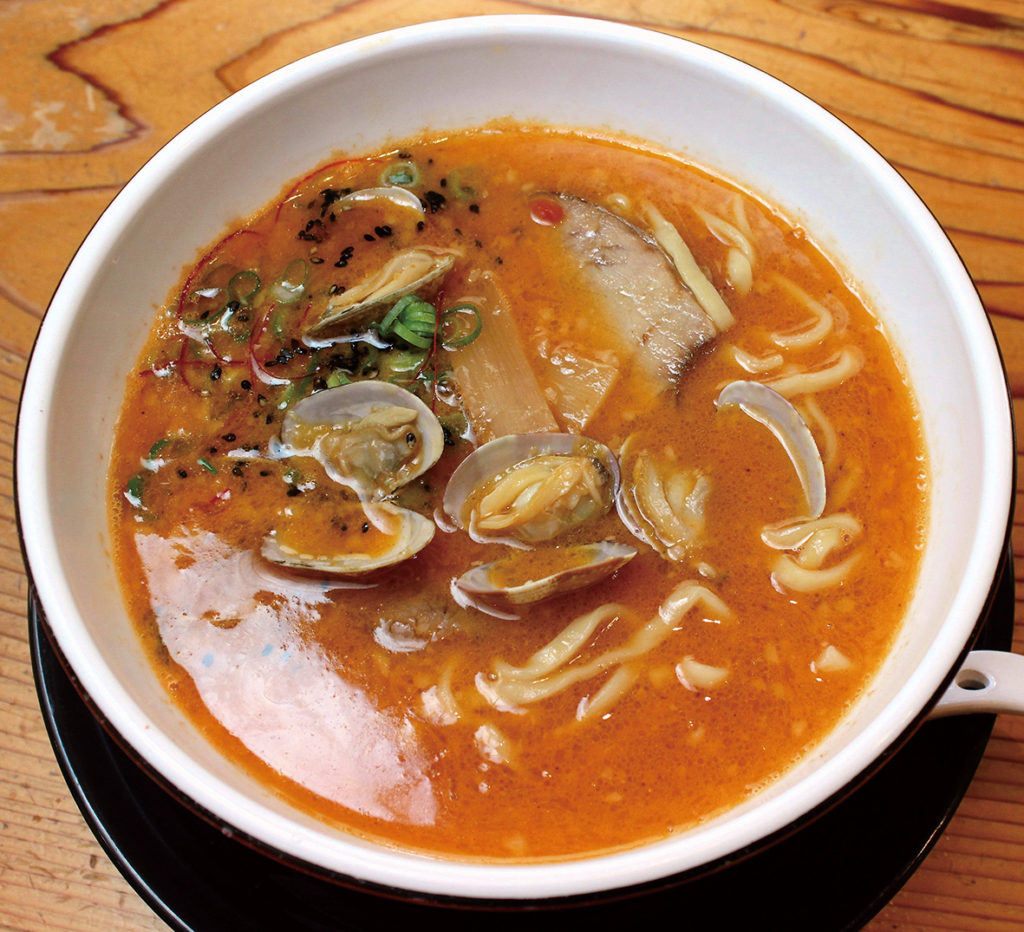 『拉麺ひらり』やみつきになるオンリーワンの一杯！トマトの濃厚でまろやかな味わいに舌鼓