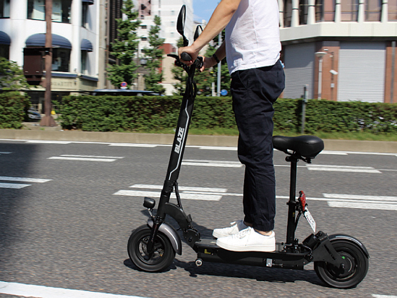 立ち乗りできるEVバイク!「BLAZE EV SCOOTER」正規販売店