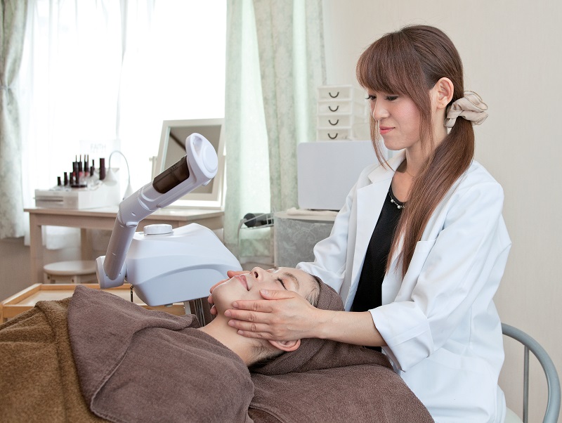 『ニキビ肌専門サロンMille Mercis』結果重視のニキビ改善サロンで、悩みを解決して自分に自信を。