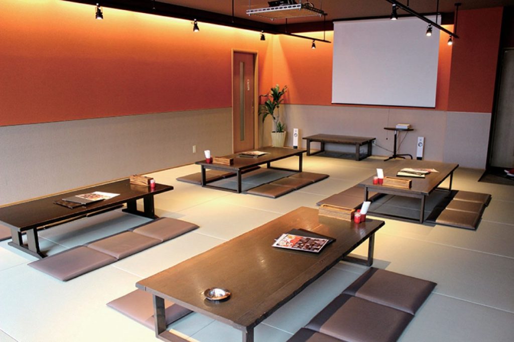 『食酒処　徳楽』全国の銘酒と旨い料理で乾杯！