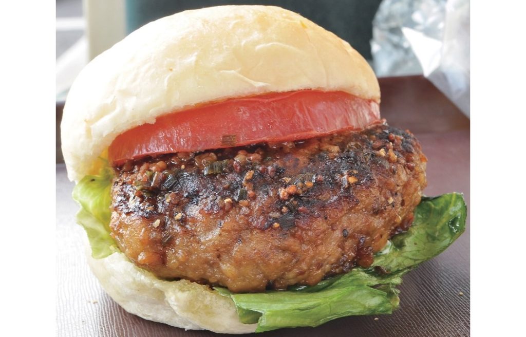 『アミチャーベーカリー』肉厚ハンバーグ×塩ダレの旨味がGOOD！ガッツリ頬張りたいハンバーガー