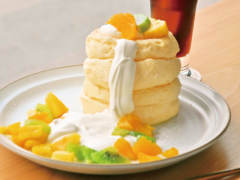 もっちり食感の生地とフルーツが美味 地域に愛されるカフェがOPEN!