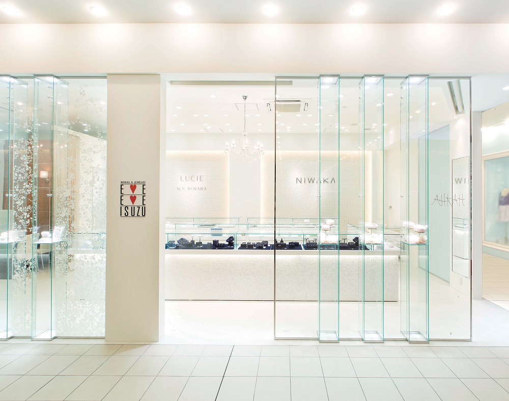 『EYE EYE ISUZUブライダル本店』大人花嫁のための幸せ溢れるエンゲージリング