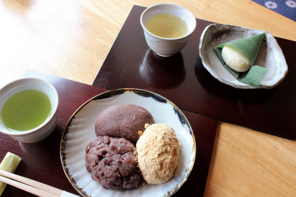 手間暇かけて作る絶品ぼたもちをご賞味あれ！