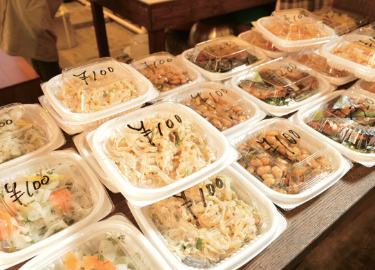 『お惣菜処 てつや』古民家をリノベーションした空間で美味しいお惣菜や食事を堪能