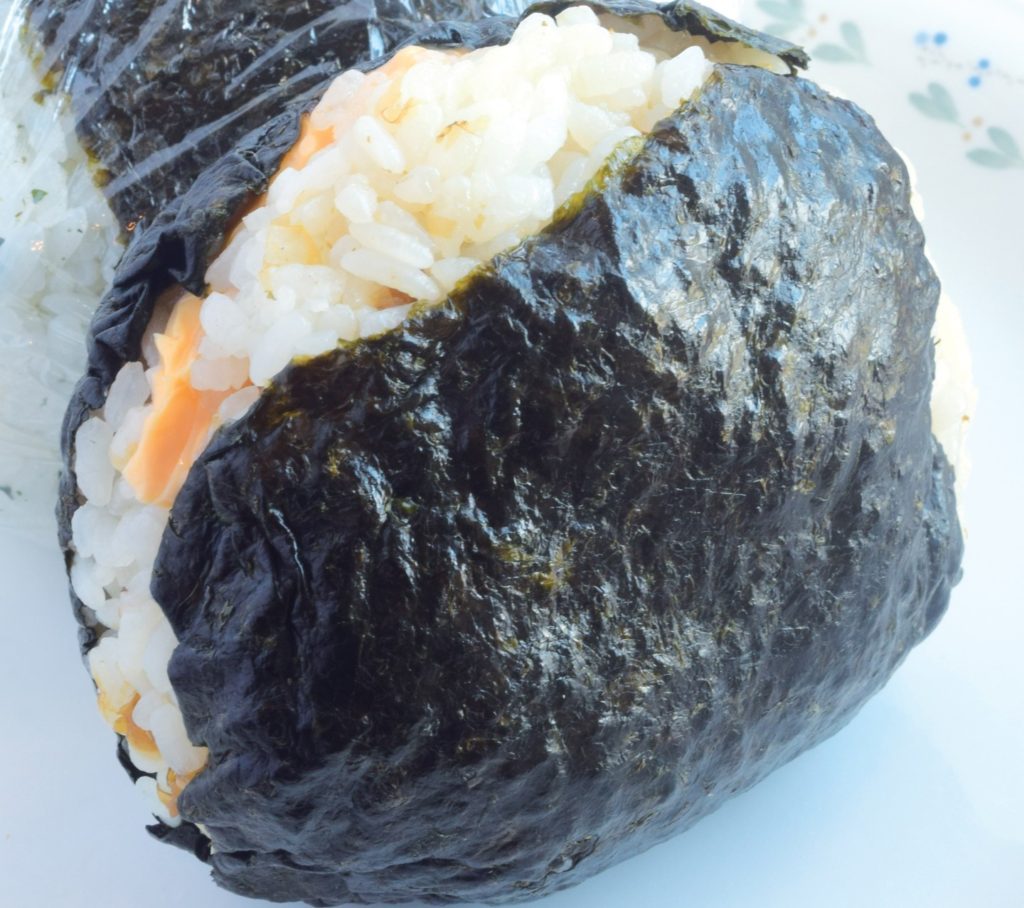 『穴吹米穀店』体に優しい「特別栽培米」を使用！お米屋さんの手作りおにぎりを頬張ろう