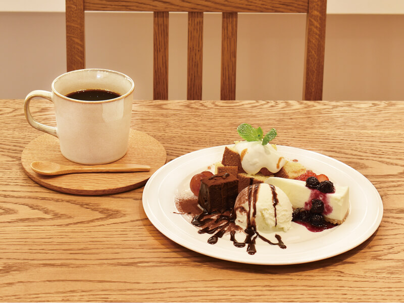 “日常の小さな幸せ”をテーマにした路地裏に佇む小さなカフェ