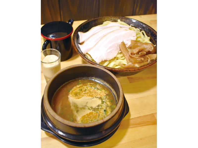 泡で楽しむ、新感覚のつけ麺！色々な食べ方で、自分なりの楽しみ方を見つけて♪