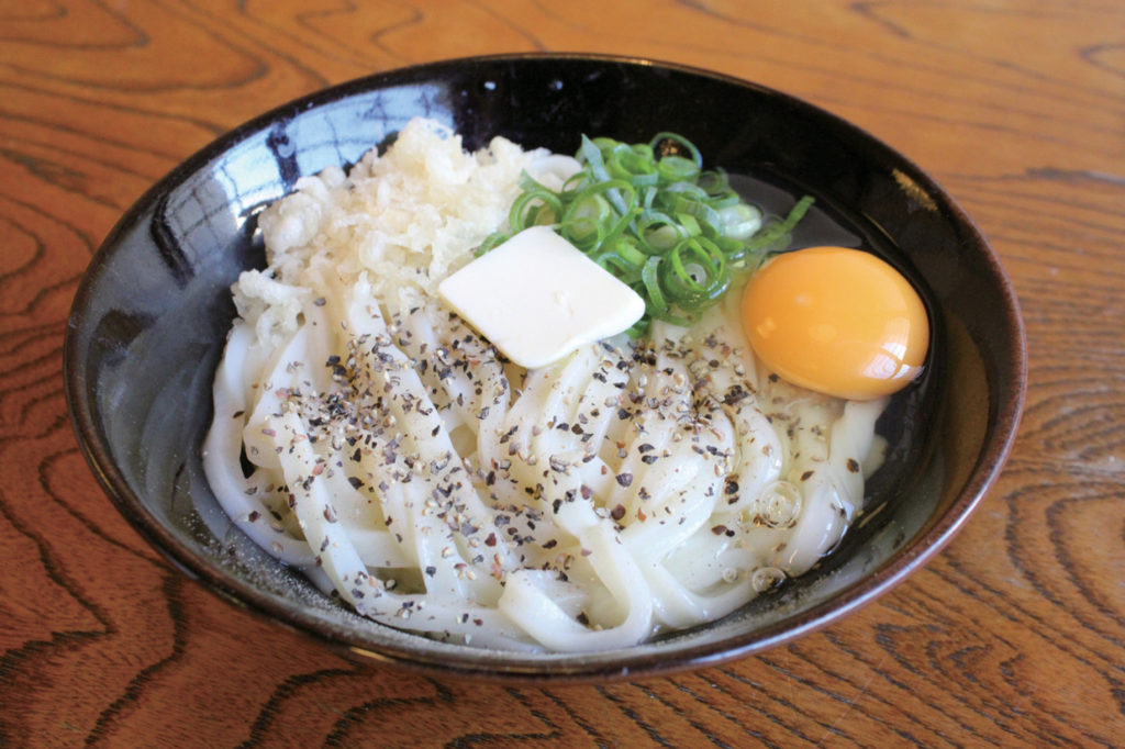 『手打十段 うどんバカ一代』釜出し麺に絡む卵とバターこれぞ”コシ・食感・旨さ”の極み