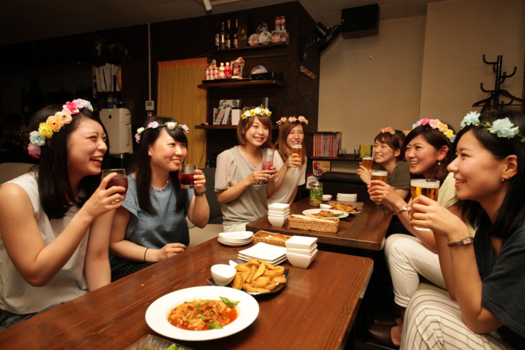 『onseん』探してみてください。意外と近くにあります。たどり着いた店内には癒しの空間が・・・