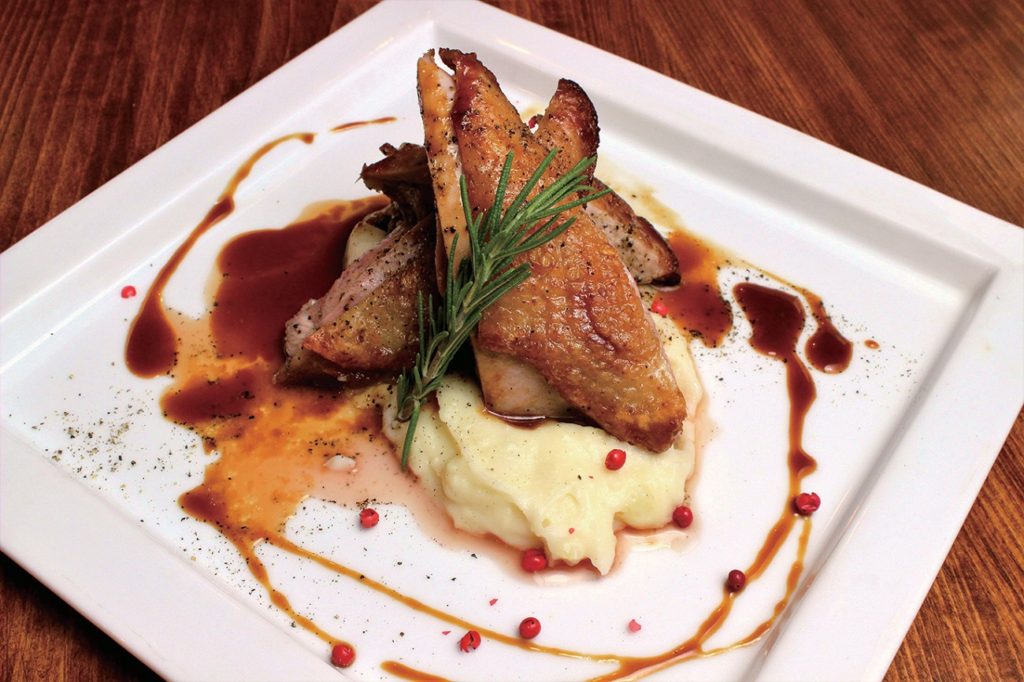 美味しい日本酒と地鶏料理に舌鼓！