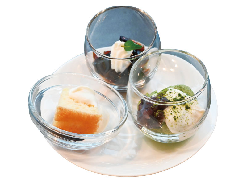 1周年を迎えるカフェ、自慢の自家焙煎珈琲でお客様に幸せなひとときをお約束します。