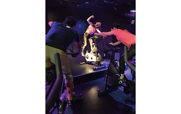 『FEELCYCLE高松』待望の「暗闇フィットネス」が高松に登場！