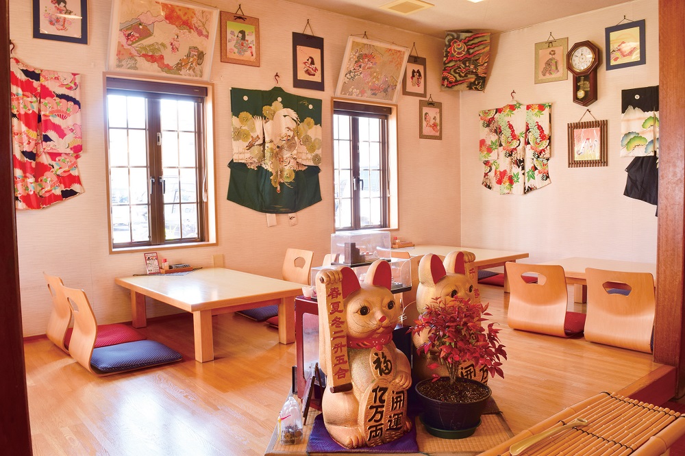 『春夏秋冬』ボリューム、人気ともにナンバー1！とり天とえび天の両方を味わえる一皿