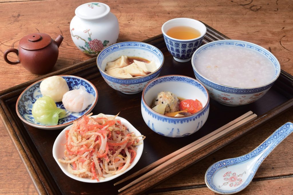 『choix　chinois』日によって様々な種類が登場する体に優しい「おかゆ飲茶セット」を堪能