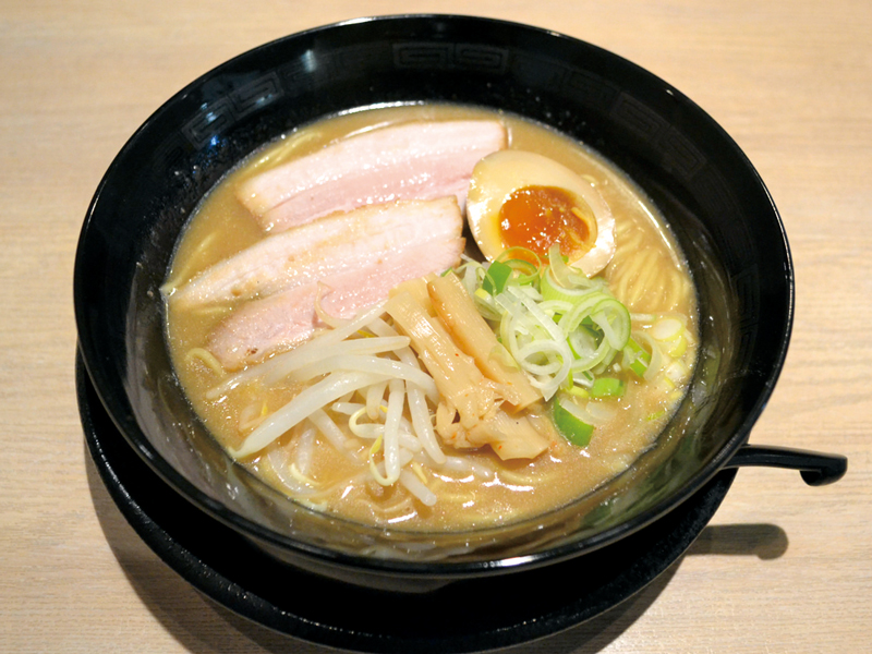 昼はラーメン、夜はほっこりする居酒屋に