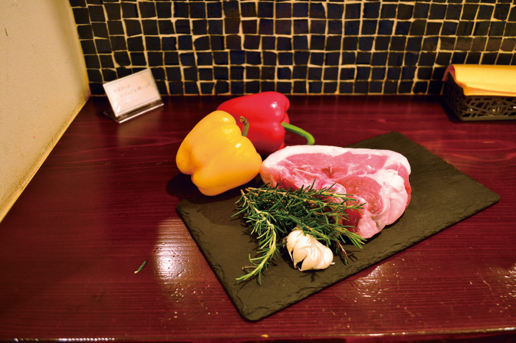 商店街の路地にひっそりと佇む隠れ家