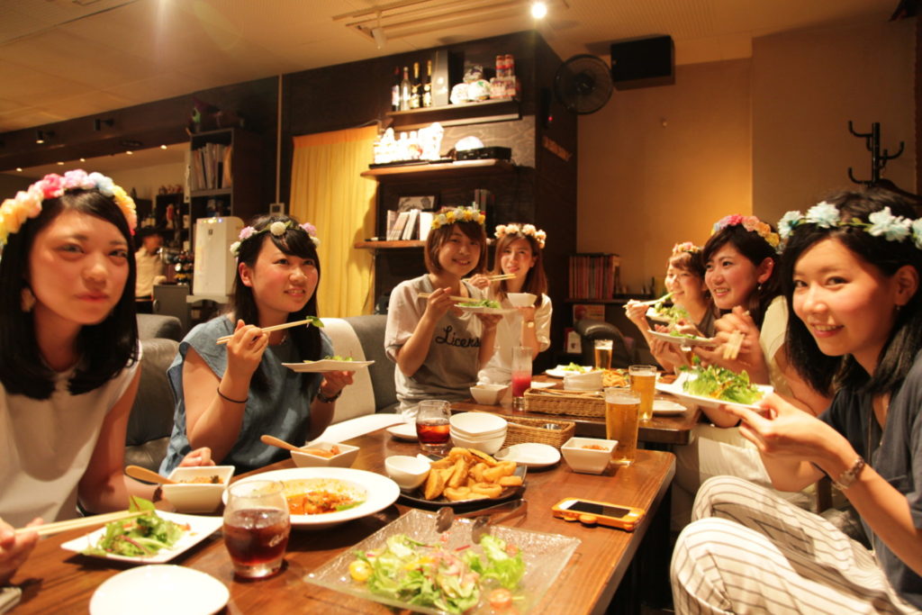 『onseん』探してみてください。意外と近くにあります。たどり着いた店内には癒しの空間が・・・