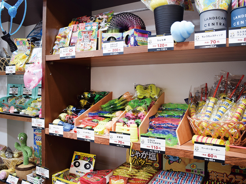 子どもから大人まで愉しめる個性豊かな商品が揃う土産物店がOPEN！