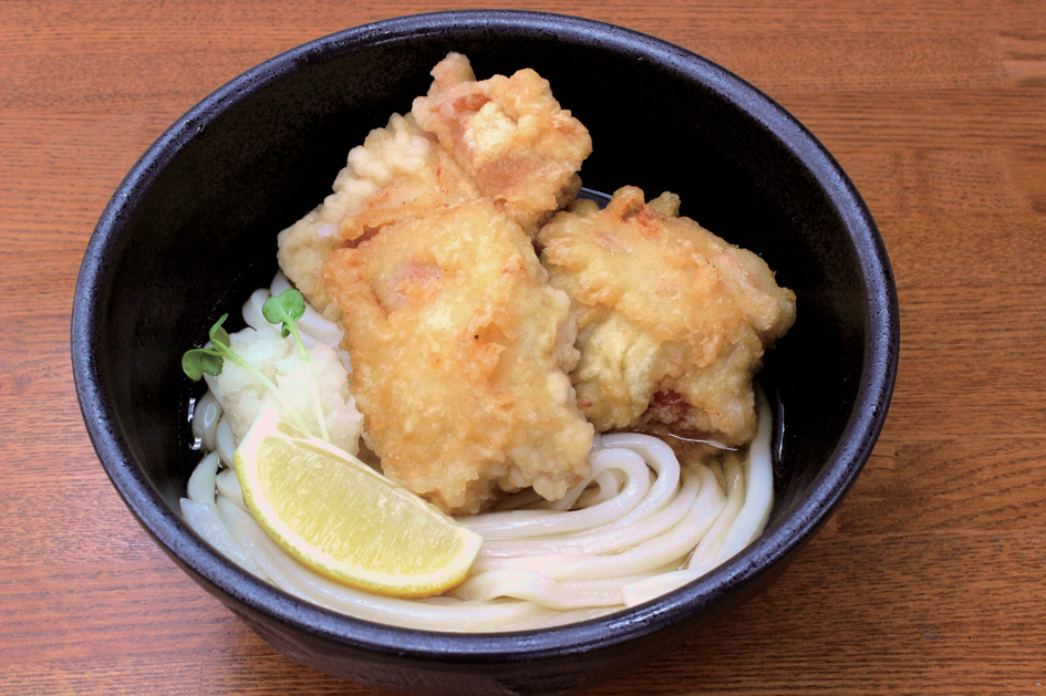 『うわさの麺蔵』揚げたて熱々とり天×冷涼ざるうどん“うわさ”にたがわぬ美味しさを堪能！