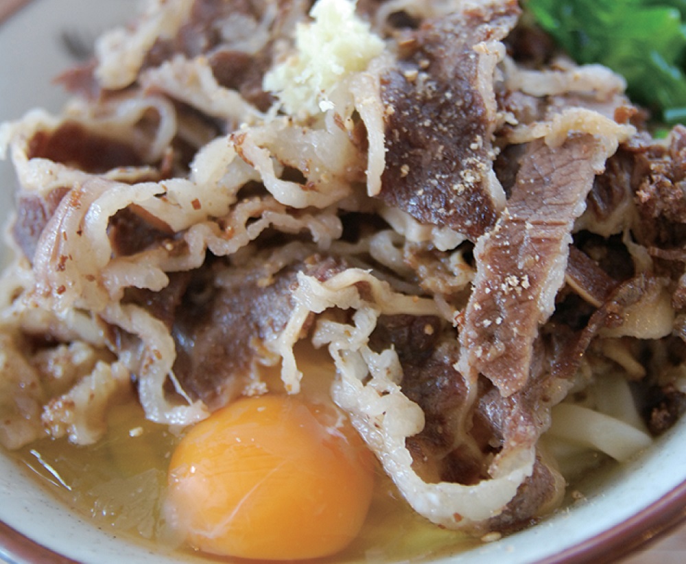 『岸井うどん』肉のパンチががっつり味わうボリューム勝負の一品
