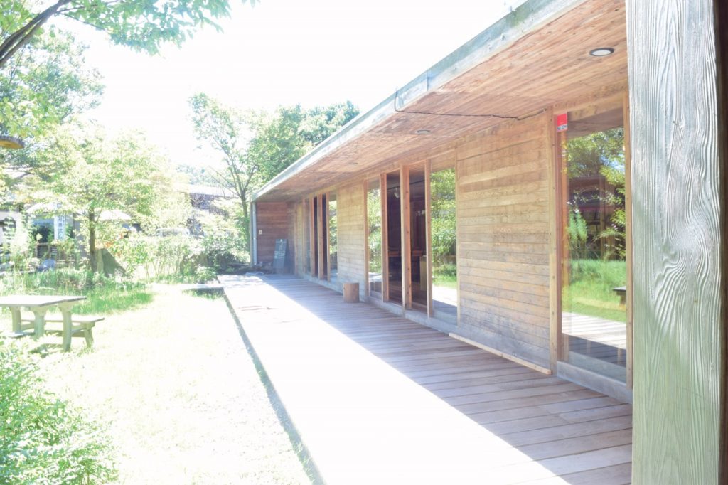 自然の中で楽しむ本の世界、開放的な空間が心地いい素敵な時間