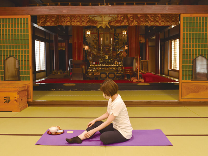 閑静な寺院でお灸に癒される時間を