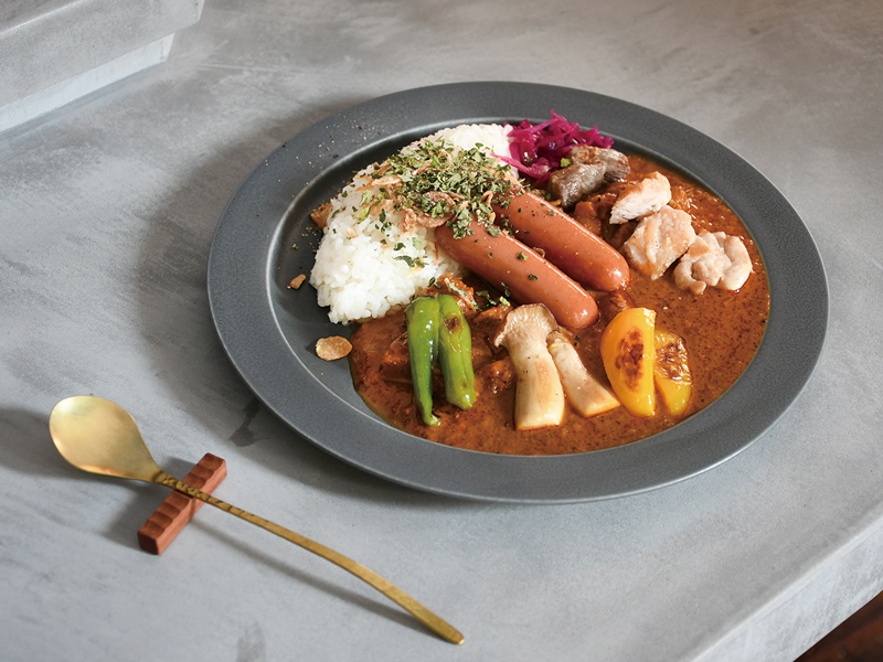 『カレーと日用品 ヒビノ商店』店主がこだわりぬいた日用品と欧風スパイスカレー&ドリンクを愉しむお店【香川県高松市鍛冶屋町】