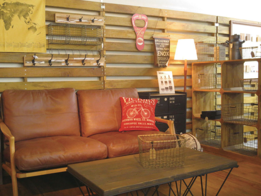 『リビンズ イソザキ』夏の空間づくりにピッタリの夏小物、 ギフト雑貨も続々入荷中!!