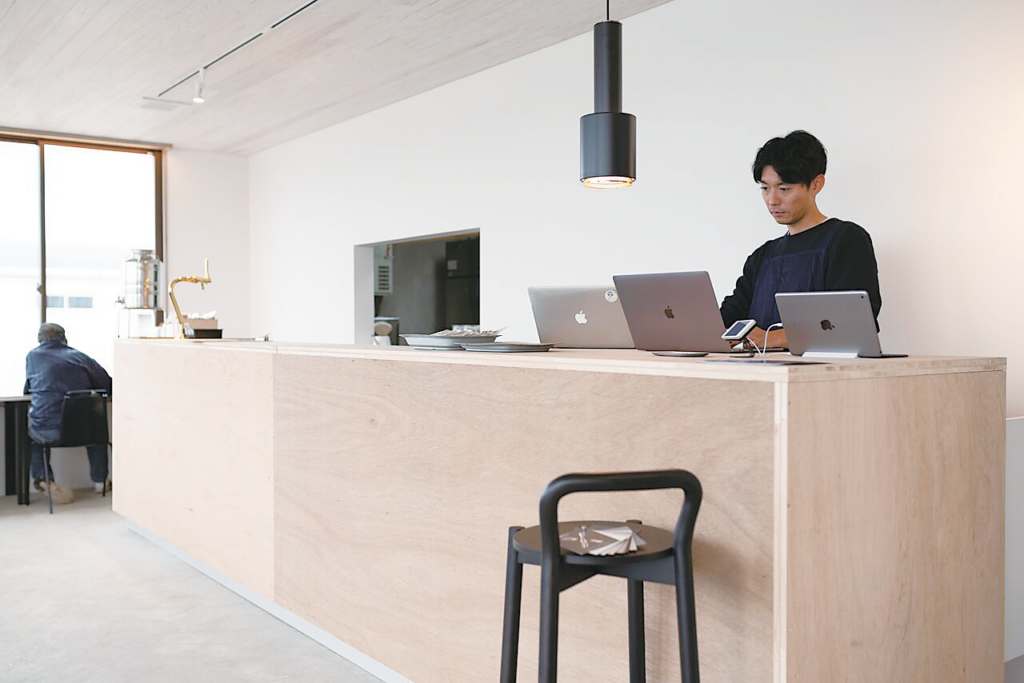 『Honjima Stand　ホンジマ スタンド』暮らしを考えるインテリアショップが本島にカフェスタンドをOPEN！