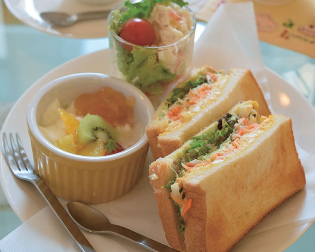 『ｐａｔｉｓｓｅｒｉｅ　ｐａｔｅ　ａ　ｂｏｍｂｅ』大人気パティスリーのモーニングと自家焙煎コーヒーを堪能