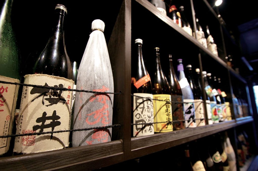 『食酒処　徳楽』全国の銘酒と旨い料理で乾杯！