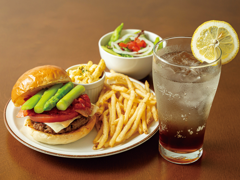 こだわりのコーヒーと和牛バーガーの絶妙なペアリングを楽しんで！