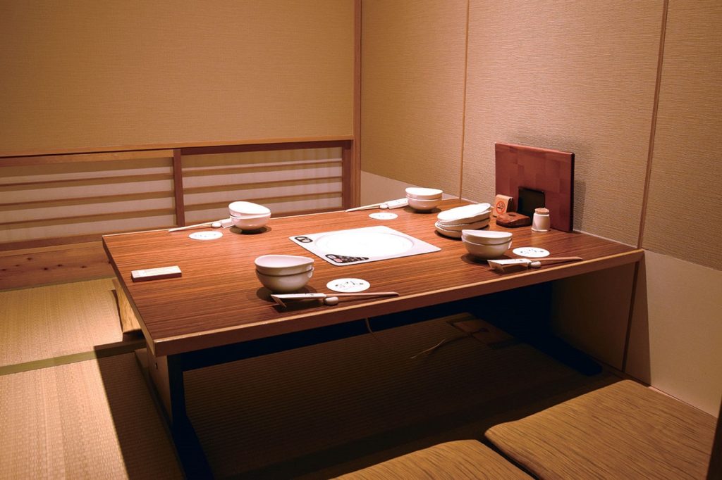 『ＷＡＦＵ　ＤＩＮＩＮＧ　ＳＴＹＬＥ　なんなり。』溢れる肉汁に思わず感動！大人気！アツアツ自家製ハンバーグ