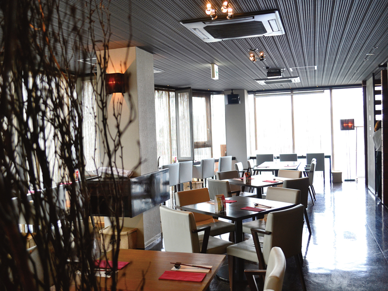 テーブルが華やぐロブスター付きコースちょっぴり特別な食体験を『Regalo』で