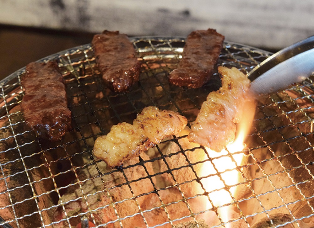 『ホルモン 圓屋』国産ホルモンを炭火焼きで味わえる焼肉店