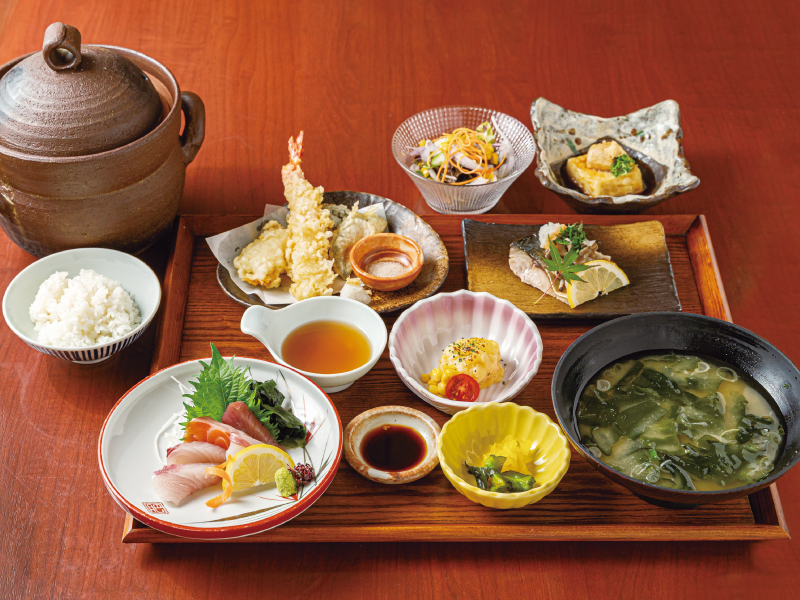 一組一組のお客様に土鍋で炊き上げた炊き立てのご飯を提供!!