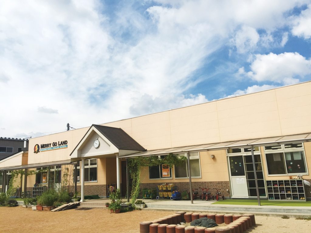 ”Ｇｏｏｄ　Ｍｏｒｎｉｎｇ”から”Ｓｅｅ　ｙｏｕ”まで英語で過ごす保育園