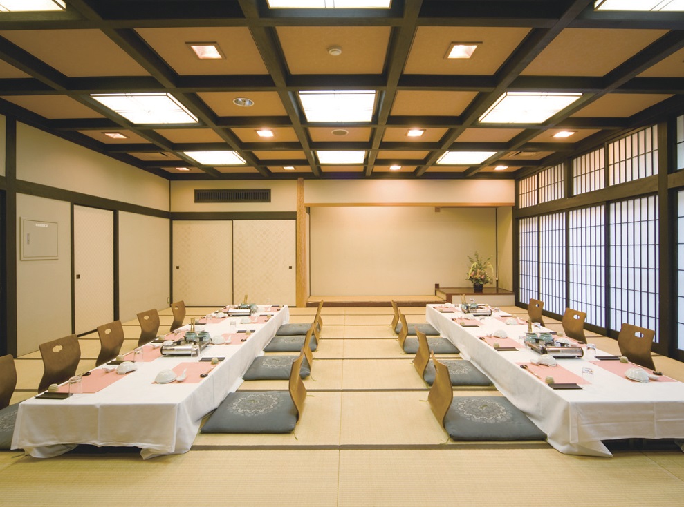 『HYPER RESORTヴィラ塩江』讃岐でんぷくふぐとズワイガニのほっこり温まる鍋の贅沢コース