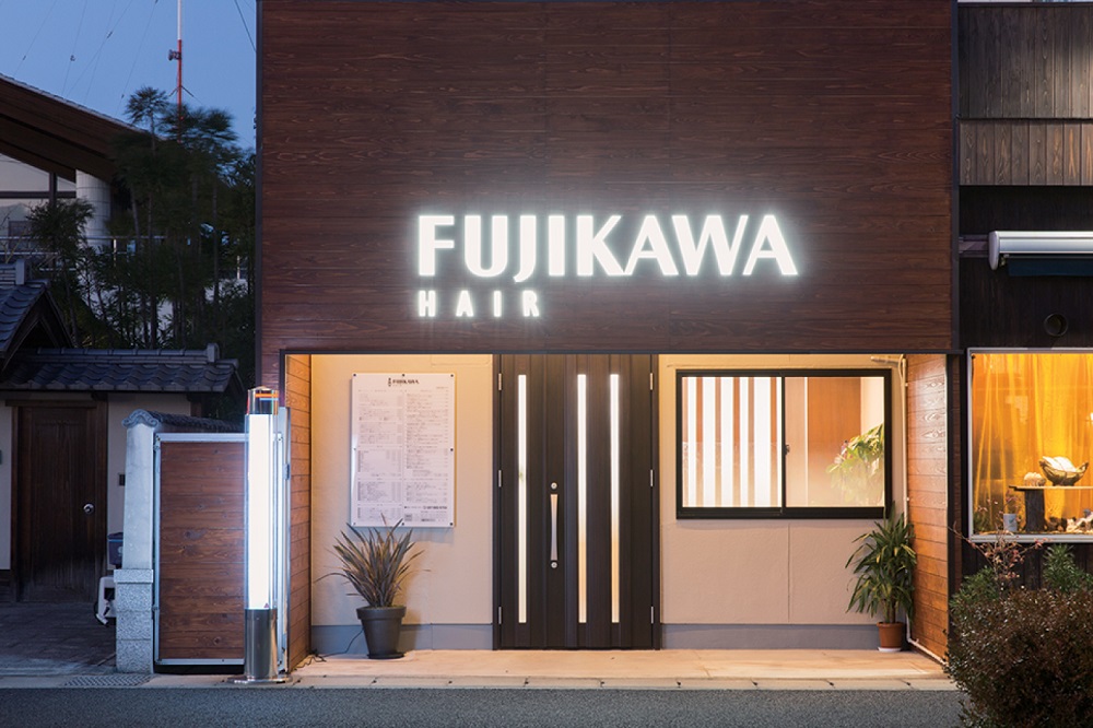 月曜も営業、平日は夜9時まで受付OKなので安心！