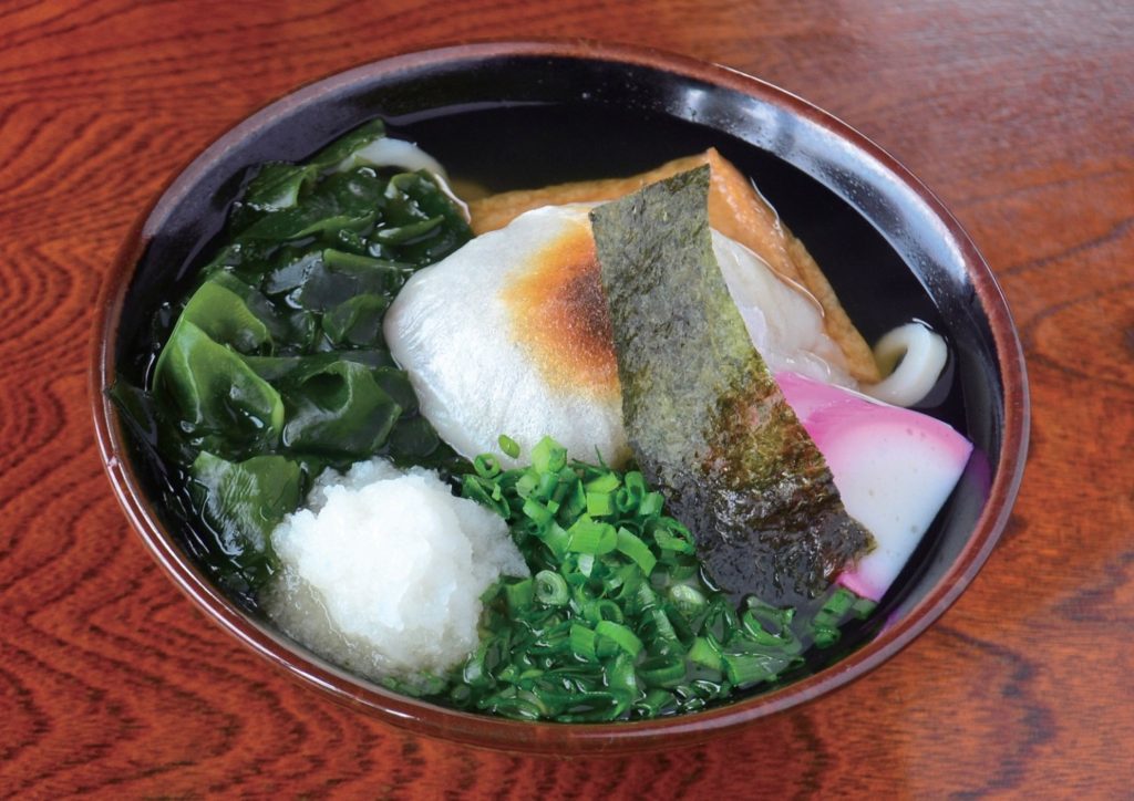 『手打うどん　三徳』自慢のうどんダシが香る昔ながらの味♪自家製チャーシューが味わい深い一杯