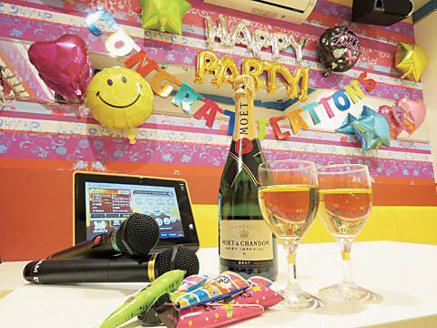 『カラオケCLUB DAM 高松駅前店』2台のプロジェクターで大迫力！他では味わえない大映像を体験♪