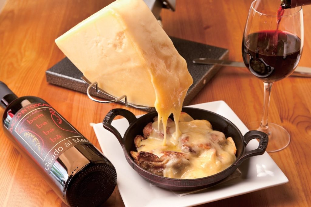 『yakitori,saka,bar Kotoriya』とろ～りチーズとチキンの組み合わせが絶妙！圧倒的な女子人気を誇るアツアツ肉料理