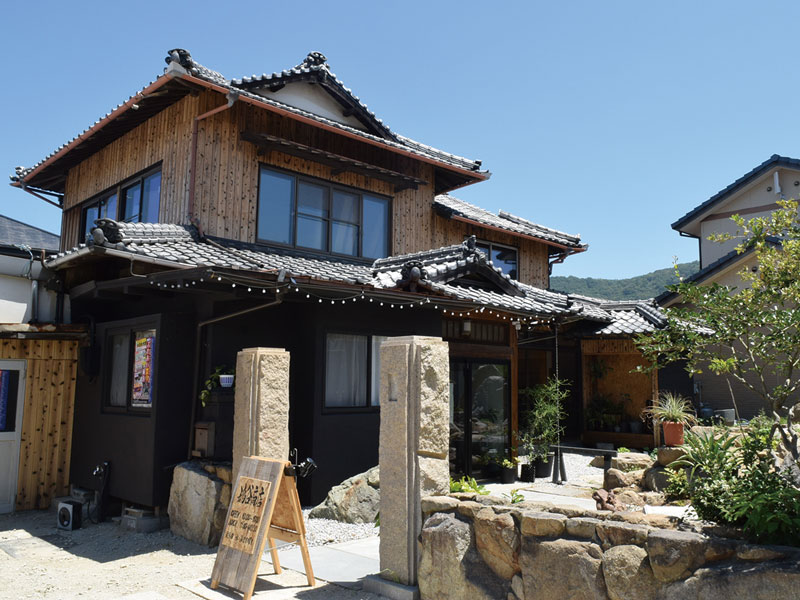 石のまち庵治町でゆったりとしたカフェタイムを