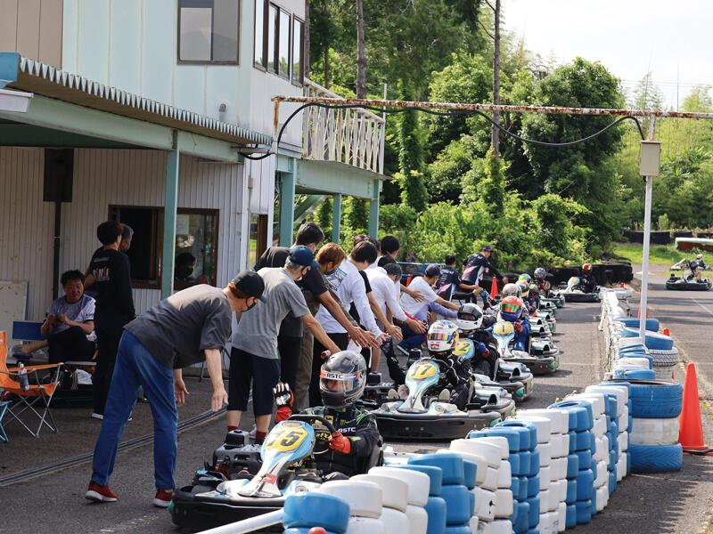 家族と!友達と!初心者でも安心･安全、レンタルカート で遊ぼっ!