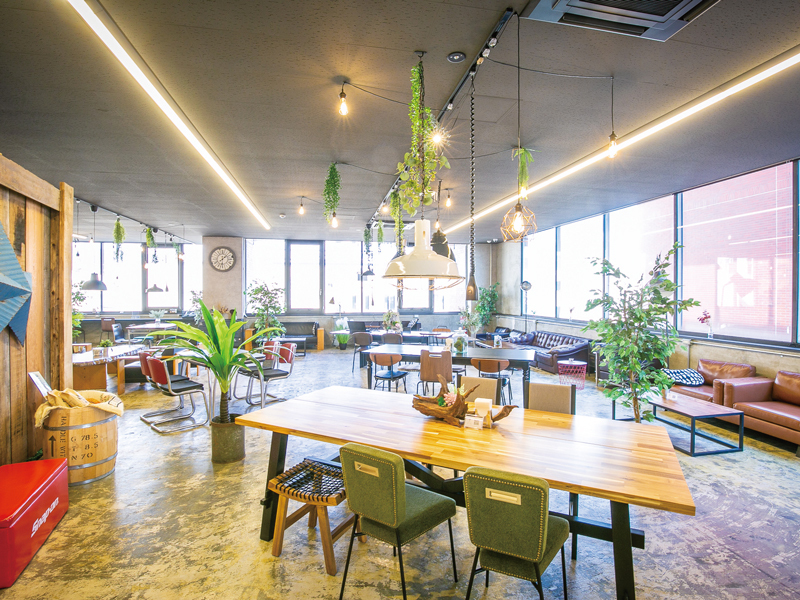 四国最大級の広さと席数！自分の舞台を自由に選ぼう