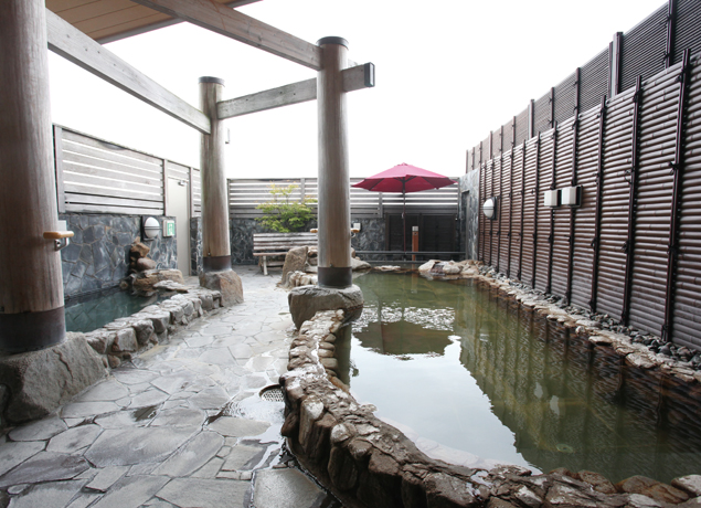 『天然温泉 あ・くあ』県内でも珍しい「温泉ソムリエ」常駐！ 高級感溢れる石貼りの露天風呂が好評