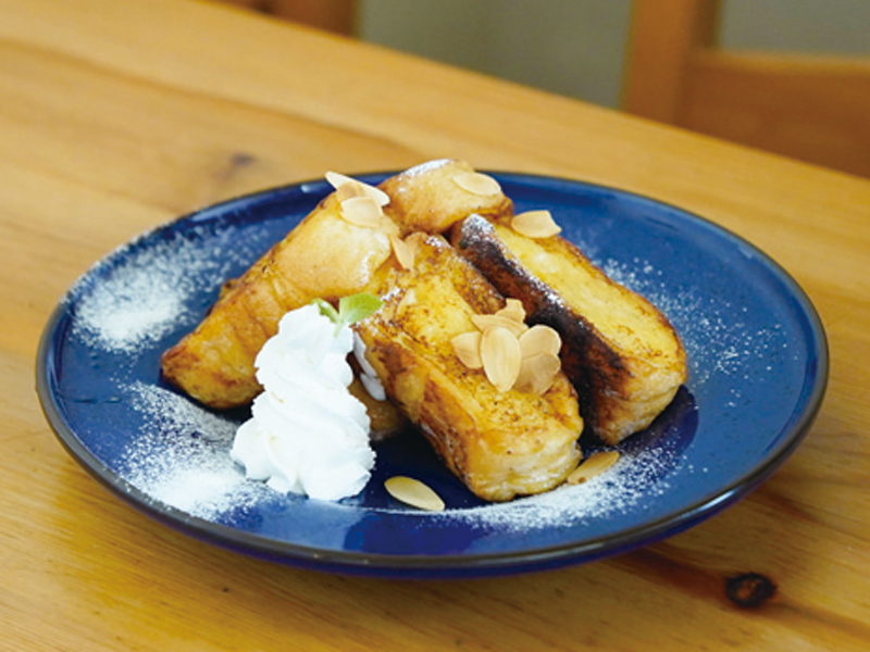 厚切りトーストとコーヒーでほっとひと息